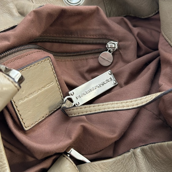 Genuine leather travel duffle with a hobo style slouch - Picture 5 of 6